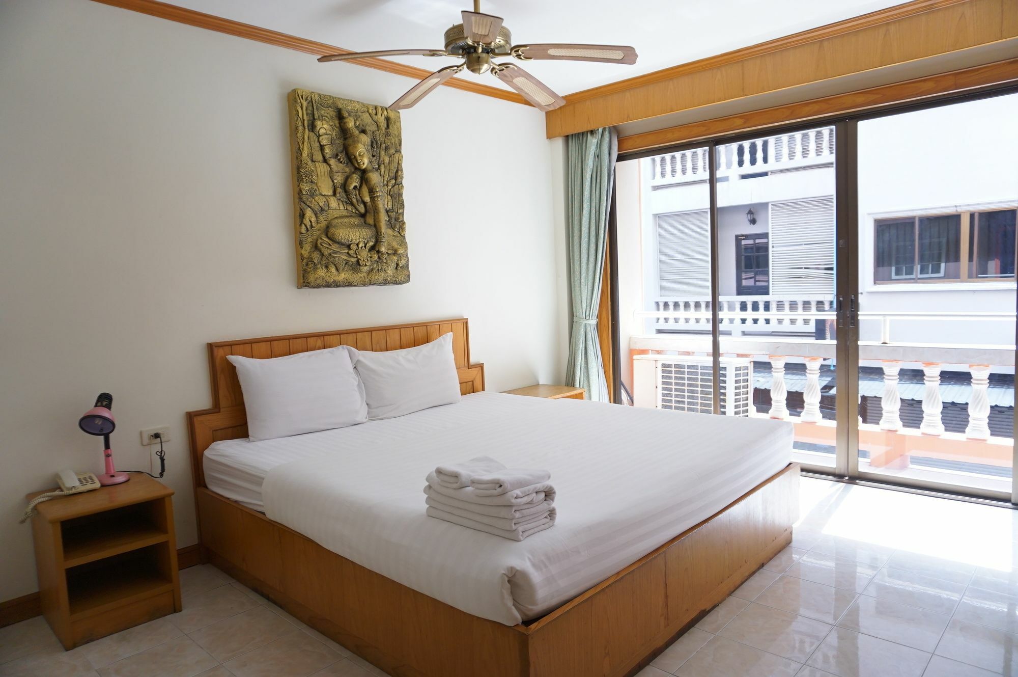 Hotel Andaman Sea Patong Exterior foto
